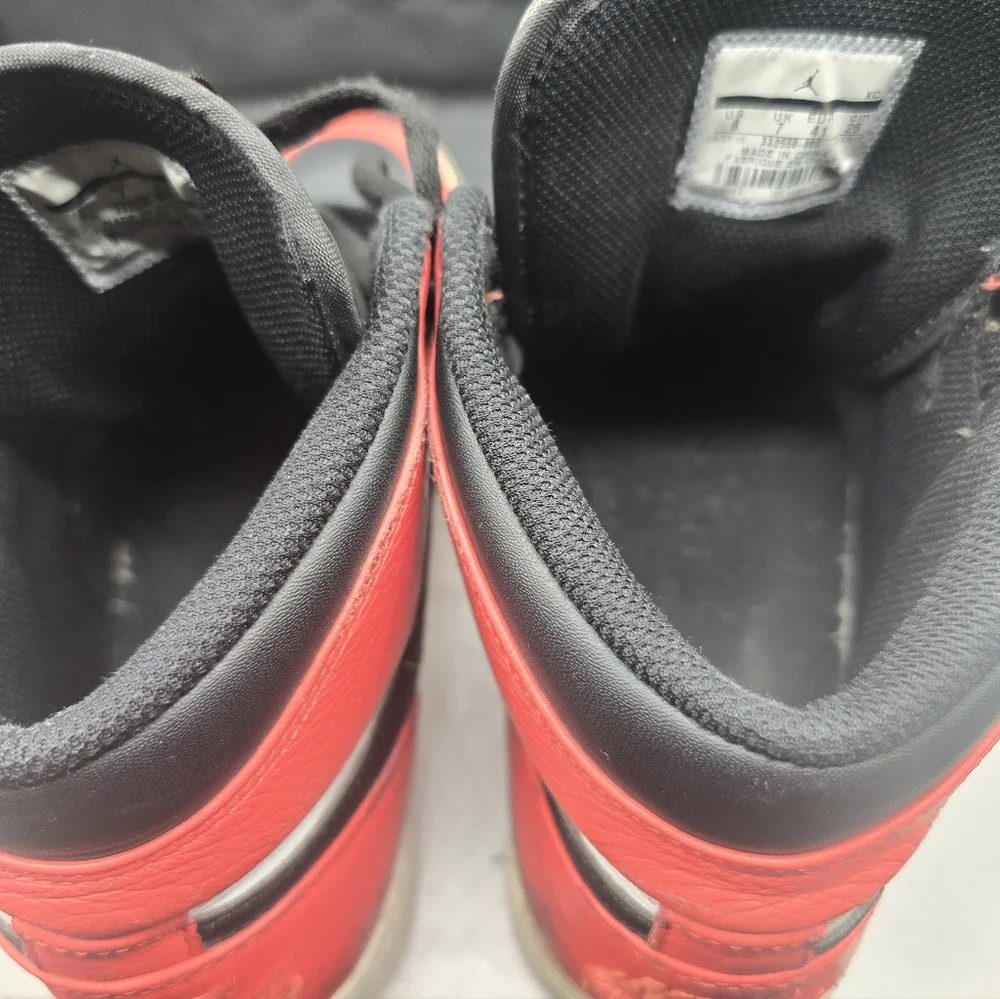 Jordan Sneakers with Black and Gray Interior‎